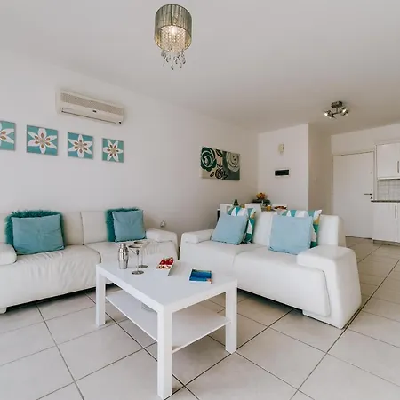 Yasmin Apartment Paralimni